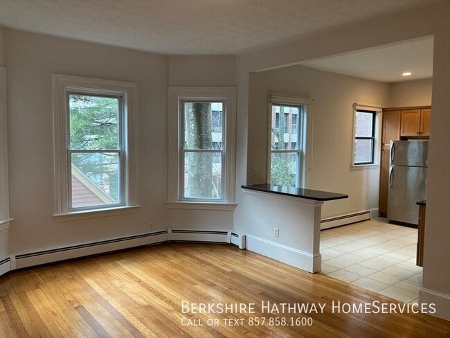 Photo - 15 Trowbridge St Apartment