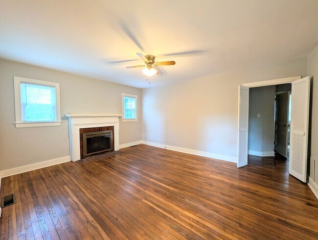 Building Photo - 401 Furches St