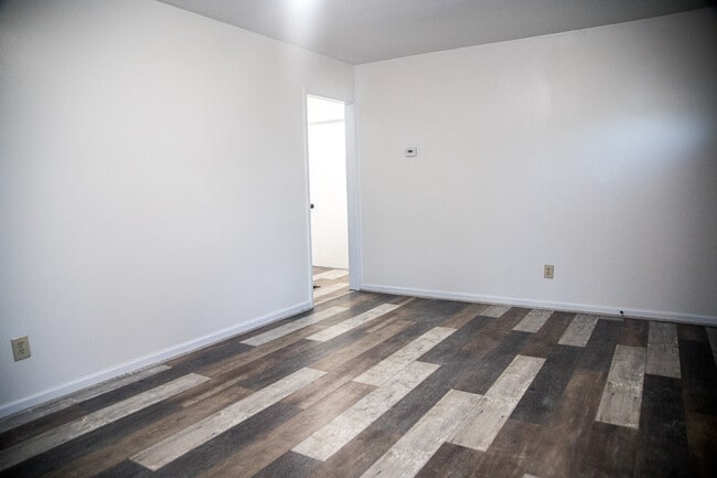Building Photo - 2235 Barrymore Ave