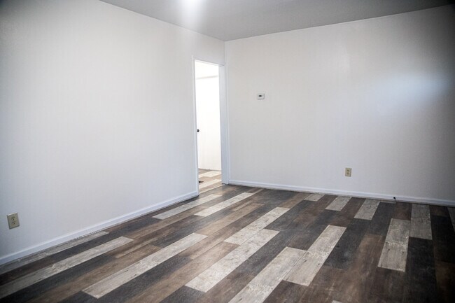 Foto del edificio - 2235 Barrymore Ave