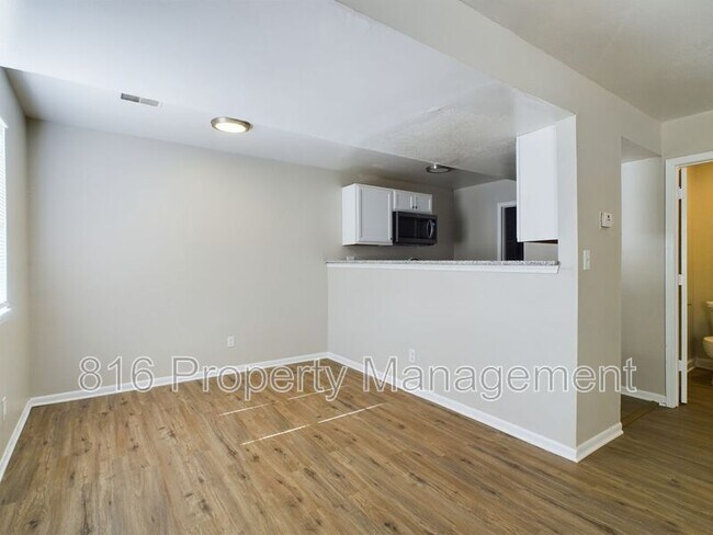 Foto del edificio - 5722 Norton Ave