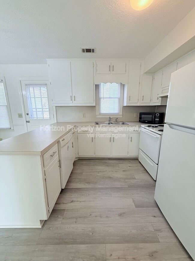 Building Photo - 4071 Hidden Hollow Dr