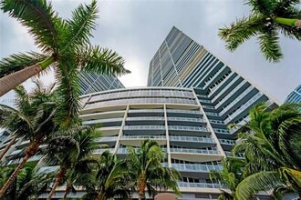 Building Photo - 495 Brickell Ave