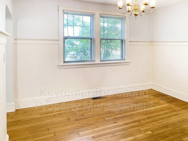Foto del edificio - 2517 Kenwood Ave