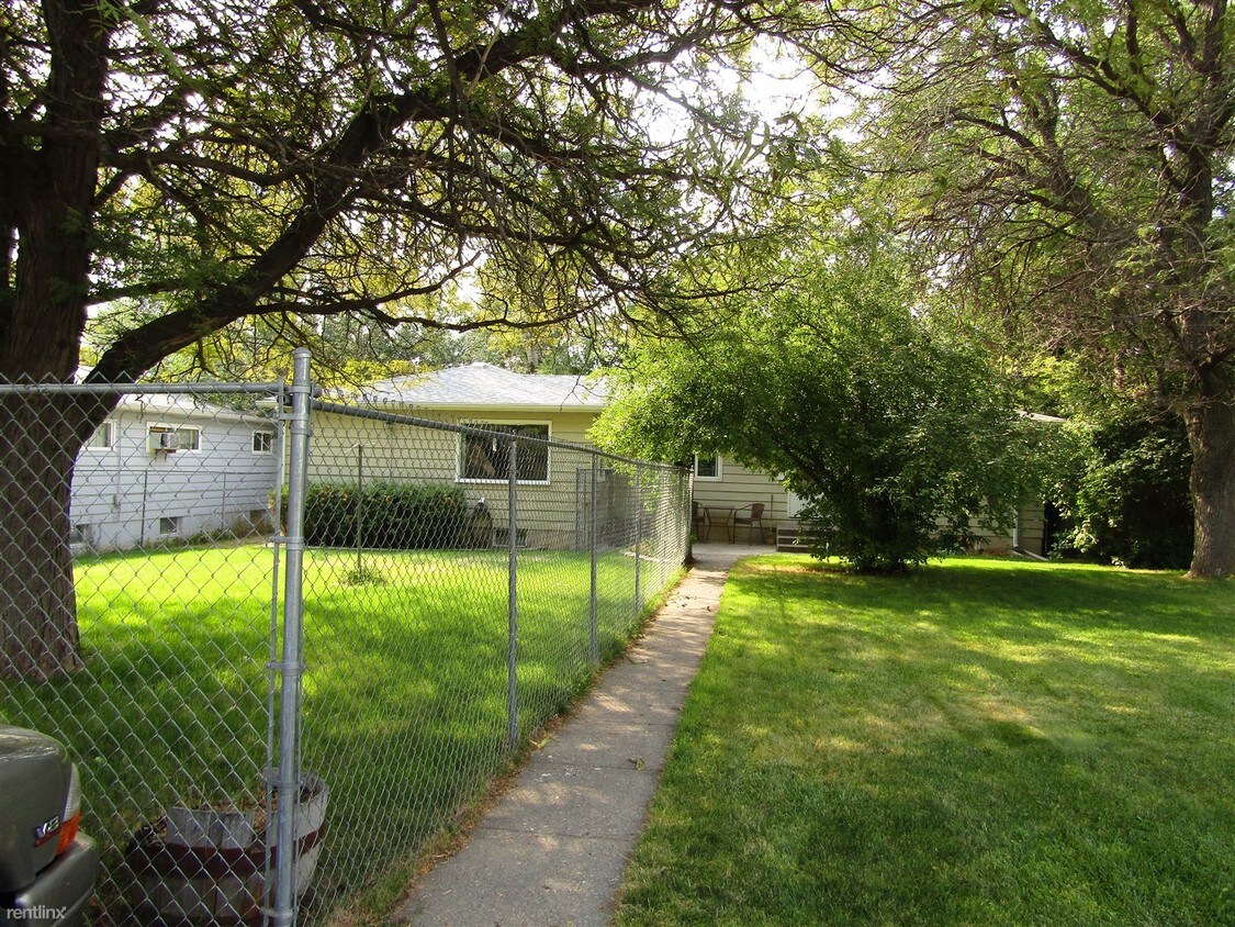 Primary Photo - 4 br, 1 bath Apartment - 230 Smelter Ave NW