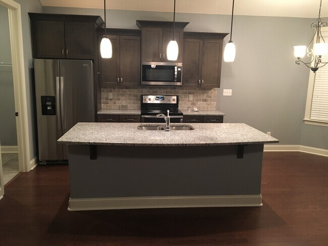 Building Photo - 216 Edgarton Way