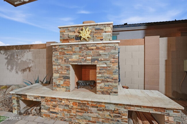 Building Photo - 15869 W Mauna Loa Ln