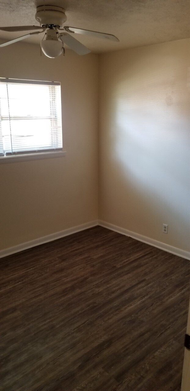 1011 W Beverly Loop, TX 76354 House Rental in