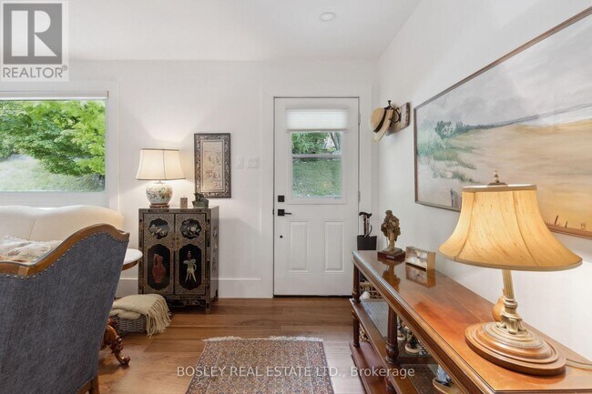 Photo du bâtiment - 32 Louisa St W