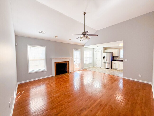 Foto del edificio - 3 Bedroom 2 Bathroom Home!