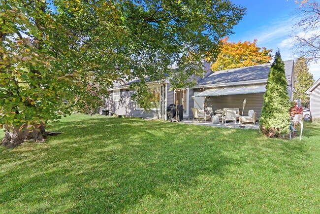 Building Photo - 658 White Ct