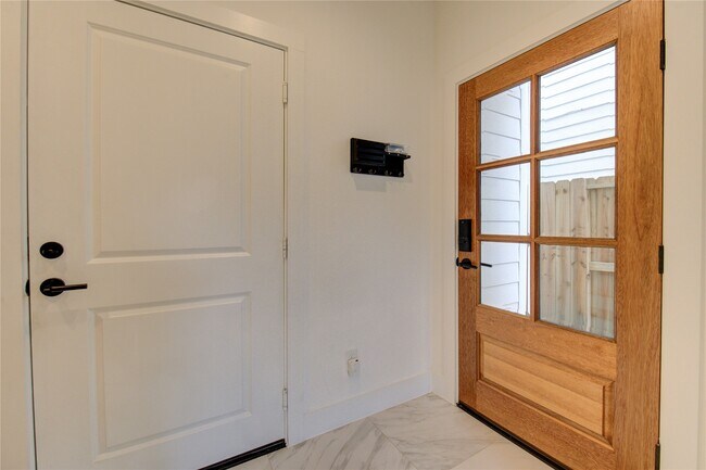 Foto del edificio - 10926 Fire Creek Dr