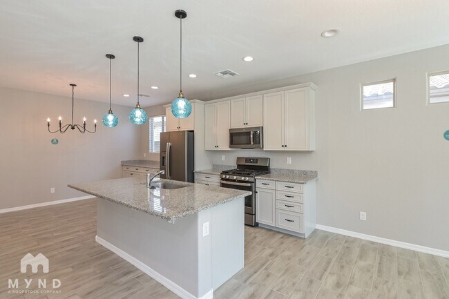 Building Photo - 20887 E Swan Dr