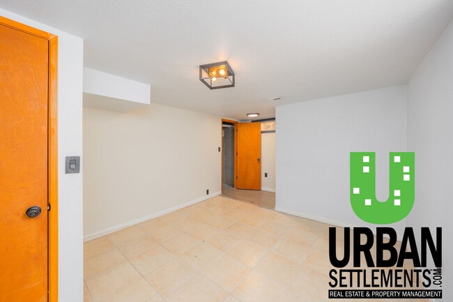 Foto del edificio - 3423 S Grand Blvd