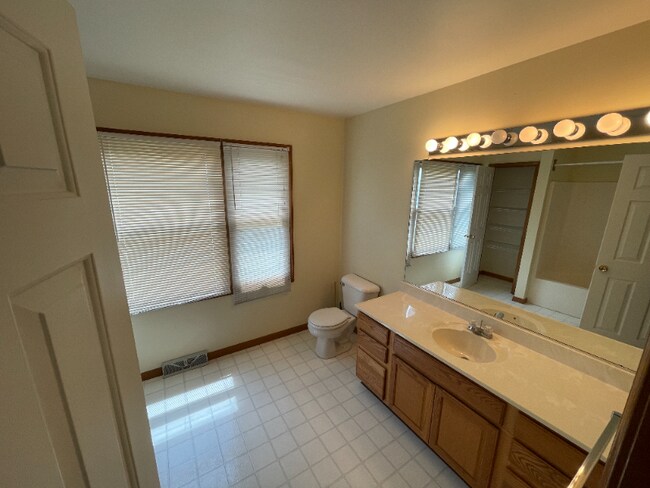 Foto del edificio - 220 Concord Hill Dr