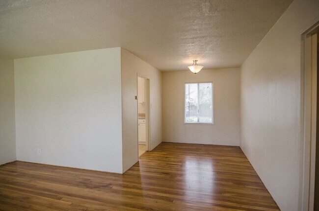 Building Photo - House in Great Sunnyvale Location w/Large Yard & Gardener