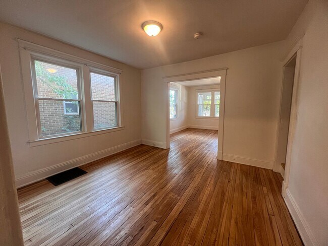 Foto del edificio - 845 Capen St NE