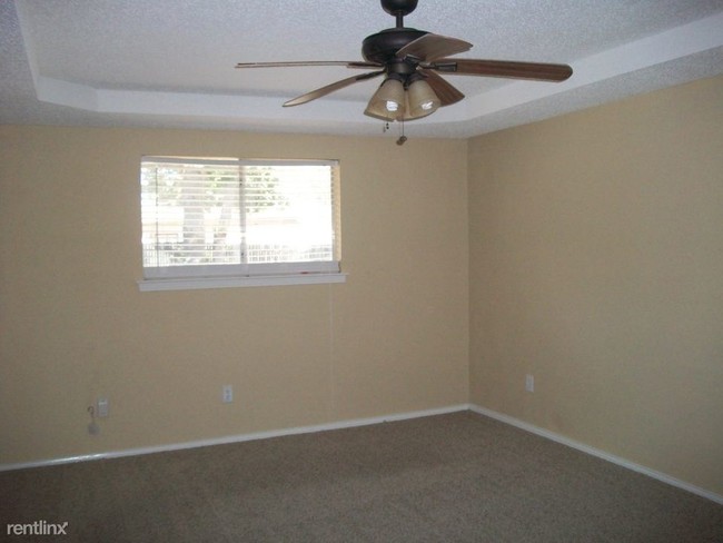 Building Photo - 633 The Meadows Pky