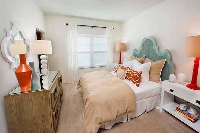 Building Photo - 549 Sky Harbor Dr
