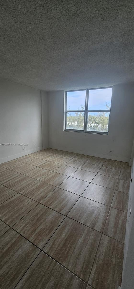 Foto del edificio - 3660 NE 166th St