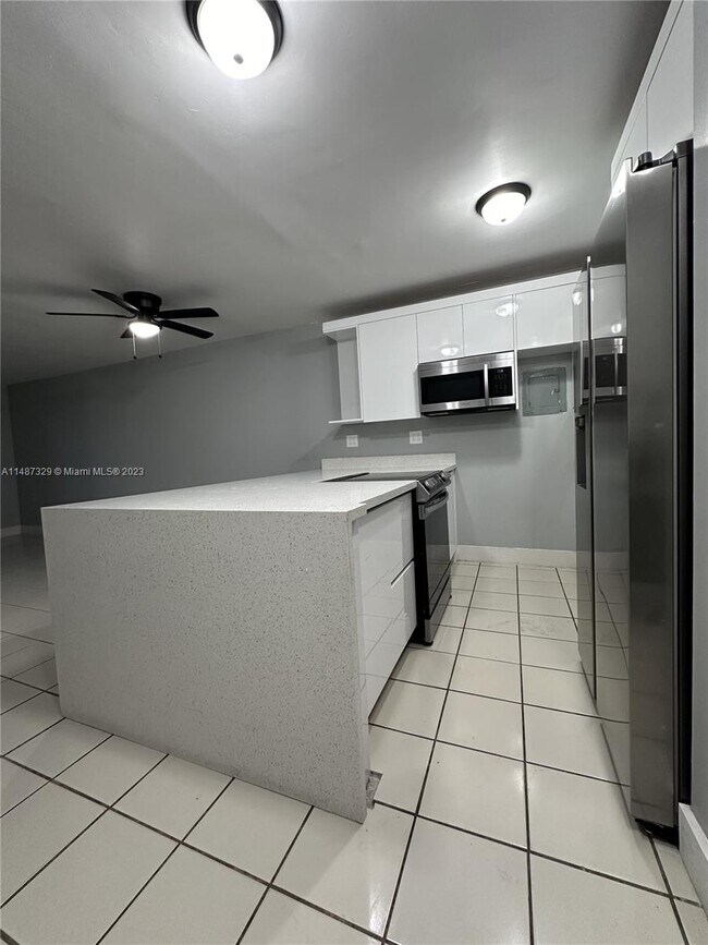 Foto del edificio - 145 SW 30th Ct