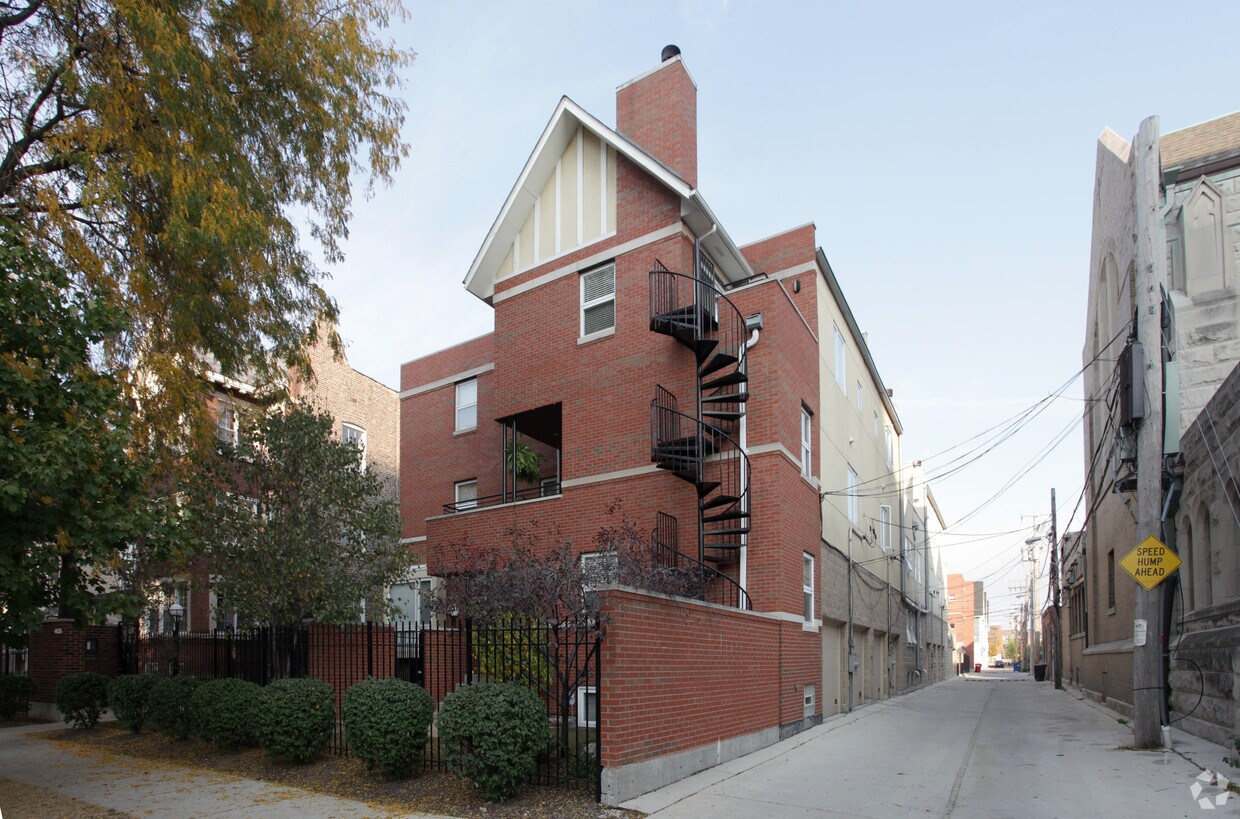 Foto principal - 4635 S Ellis Ave