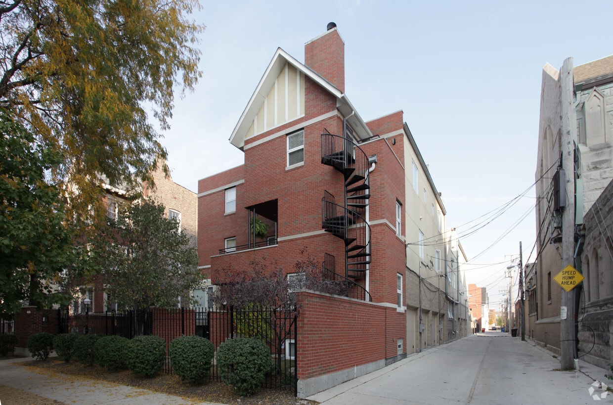 Primary Photo - 4635 S Ellis Ave