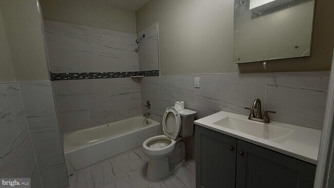 Foto del edificio - 6326 Newtown Ave