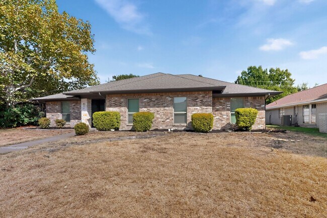 Foto del edificio - 802 Sandy Trail Dr