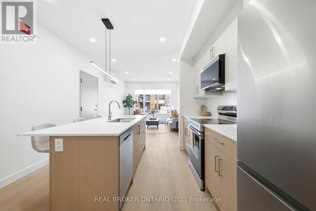 Building Photo - 184 Woodroffe Ave