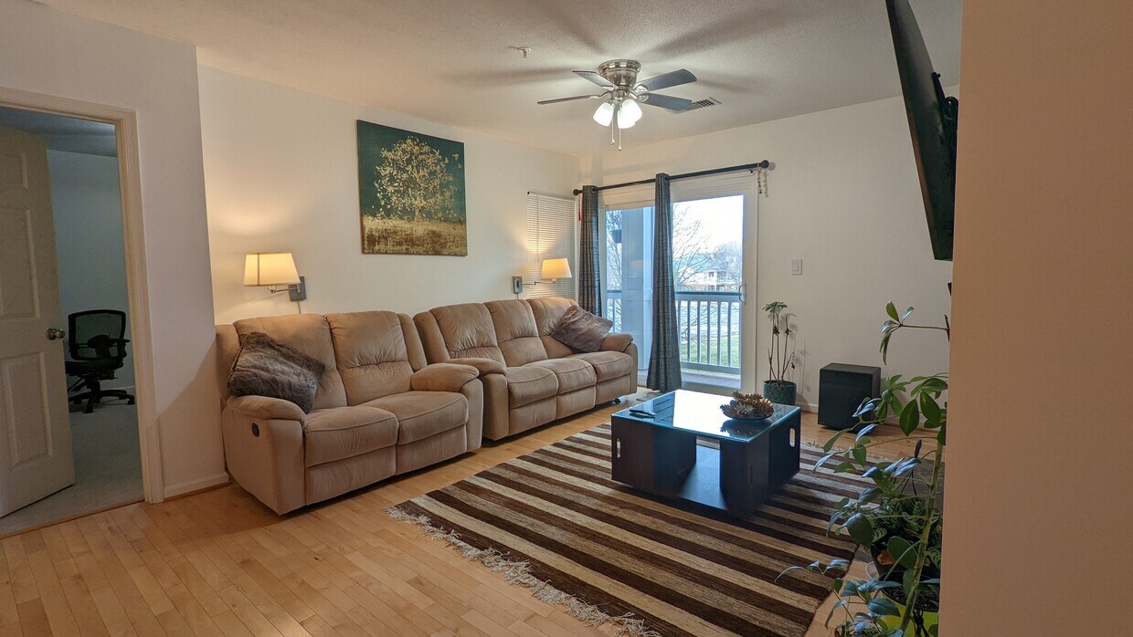 20285 Beechwood Ter Unit 202, Ashburn, VA 20147 Condo for Rent in