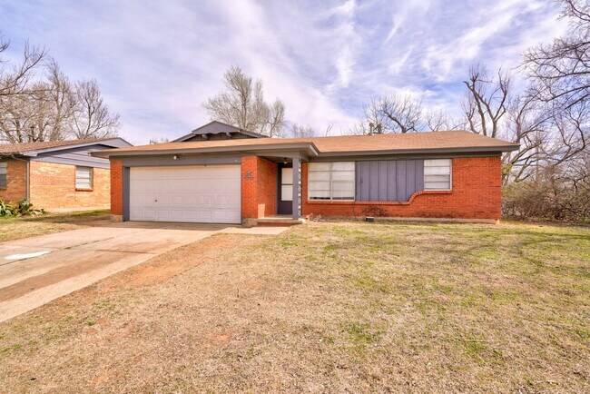 Beautifully Remodeled 4 bedroom with 1 1/2... - Beautifully Remodeled 4 bedroom with 1 1/2... House