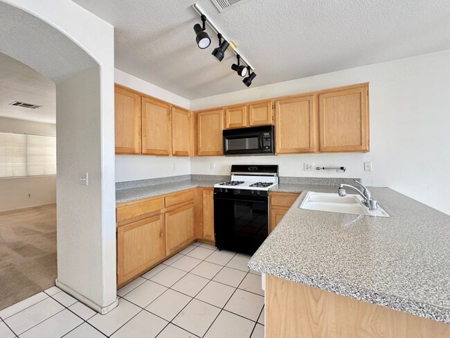 Building Photo - 2048 Rose Coral Ave