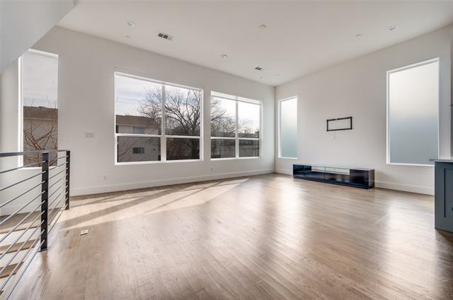 Building Photo - 2317 Moser Ave