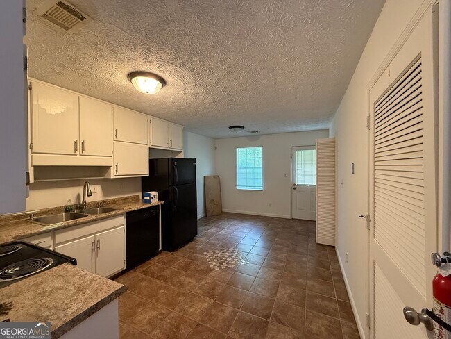 Foto del edificio - 5826 Trammell Rd