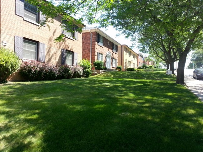 Building Photo - Longfellow Garden Apartment Homes