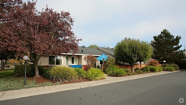 Building Photo - Oak Ridge Apartments