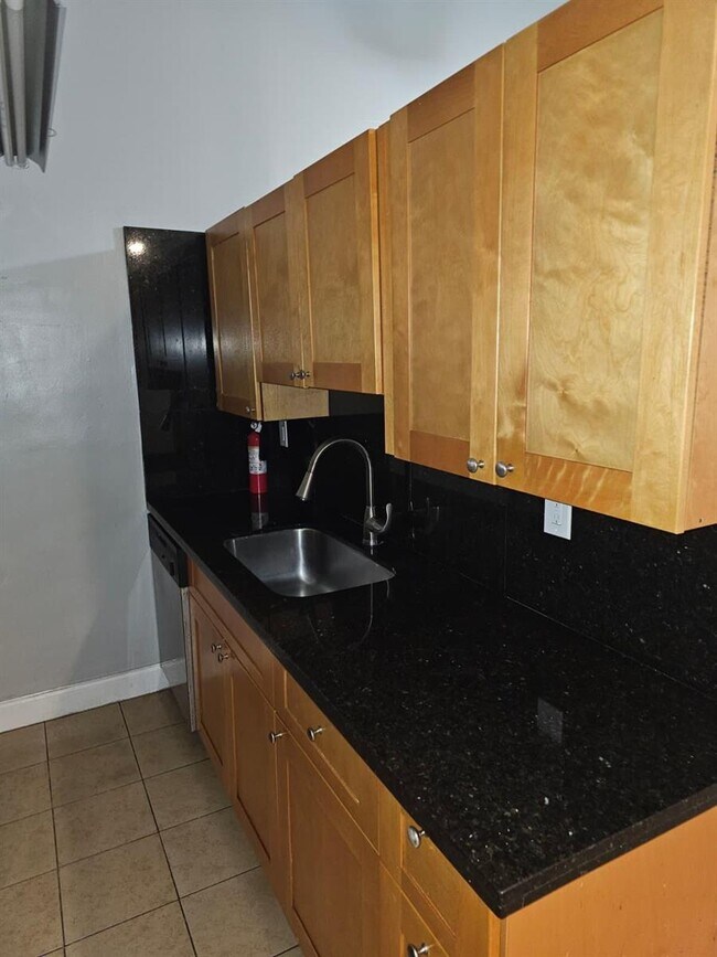 Foto del edificio - 4552 NW 185th St