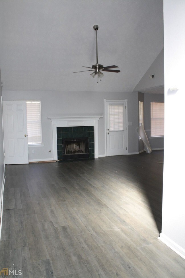 Building Photo - 827 Sweetwater Way