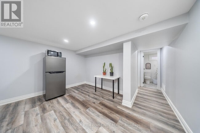 Building Photo - 31 Brantwood Dr