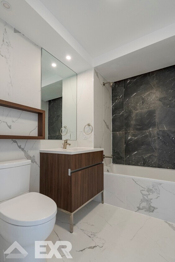 Foto principal - 228 E 135th St