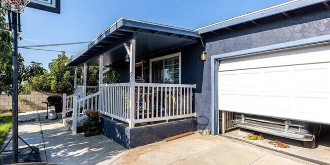Front - 535 10th St