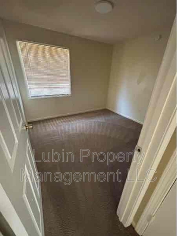 Building Photo - 4712 Royal Ridge Dr