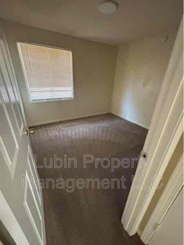 Foto del edificio - 4712 Royal Ridge Dr