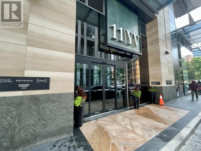 Building Photo - 11-3611 Yorkville Ave