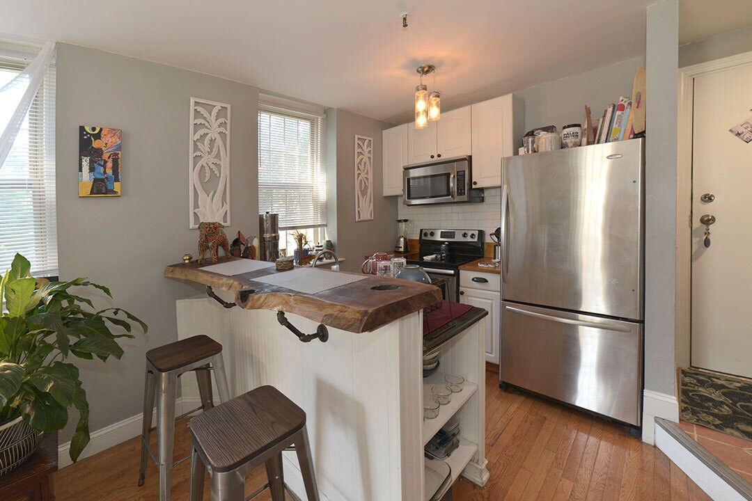Primary Photo - 1 Russell St