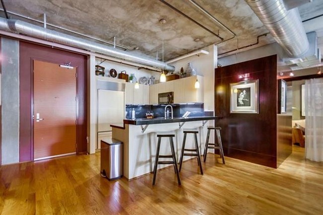 Entryway - 877 Island Ave