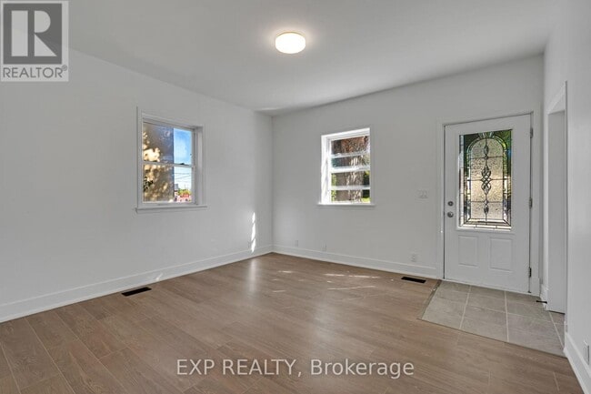 Building Photo - 269 Moffat St