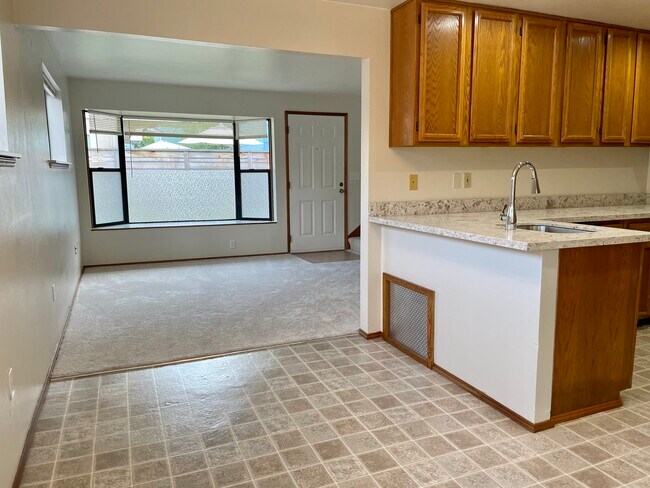 New carpets throughout - 3420 34th Ave W