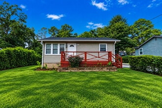 Building Photo - 2746 Knoll Rd SE